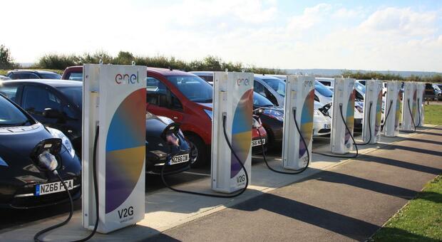 Nissan powers up UK-based European R&D hub with vehicle-to-grid technology - enel x charging station stazione ricarica