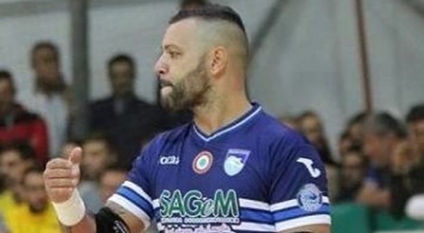 Antonio Capuozzo morto, l'ex azzurro di calcio a 5 stroncato da malore in strada: aveva 40 anni