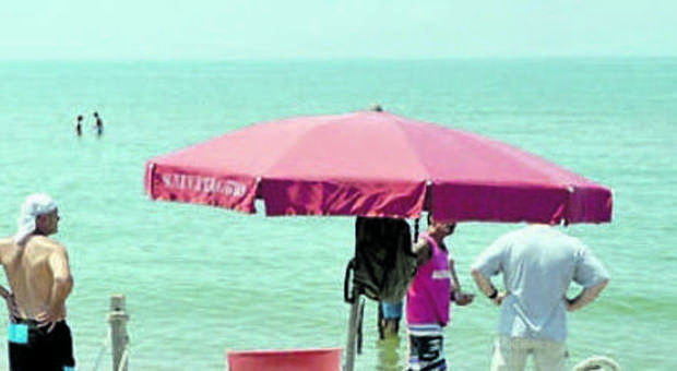 Spiaggia libera, bagnanti a rischio: postazioni di salvataggio non ancora attrezzate