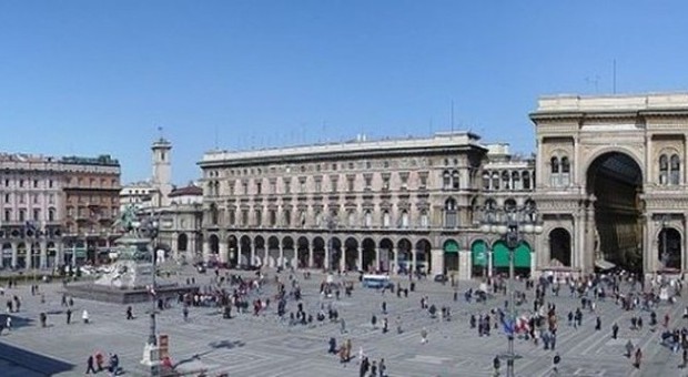 Follia a Milano: "Siamo annoiati" Preso a testate in piazza Duomo