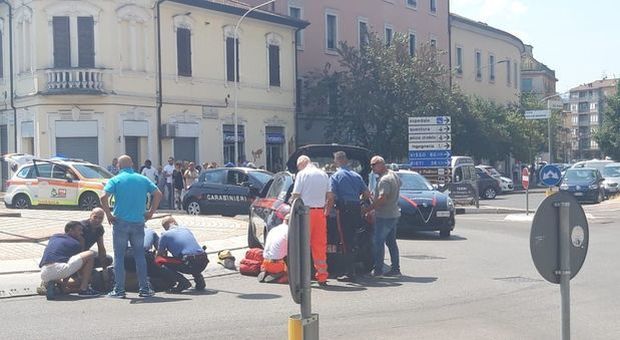 Terni, spari in centro durante un controllo: ferito un carabiniere