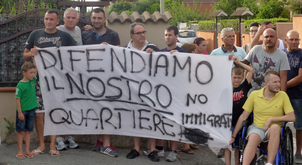 Fiumicino, protesta davanti a centro immigrati: in 150 per dire «no a nuovi arrivi»