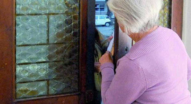 «Ho un pacco per suo figlio», anziana truffata a Benevento