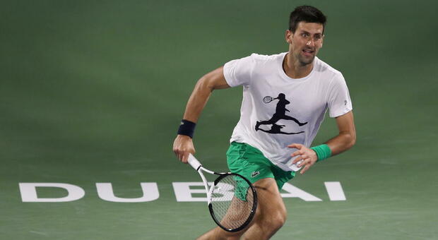 Djokovic torna in campo a Dubai: «Accolto bene, non come in Australia...»