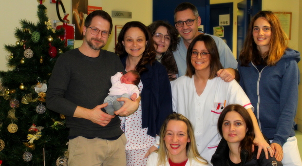 Intervento da Guinnes dei primati all’ospedale di Foligno: decimo figlio nato da un quinto parto cesareo