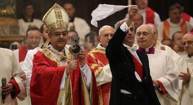 Napoli, si ripete il miracolo di San Gennaro: l'annuncio di Sepe dall'altare