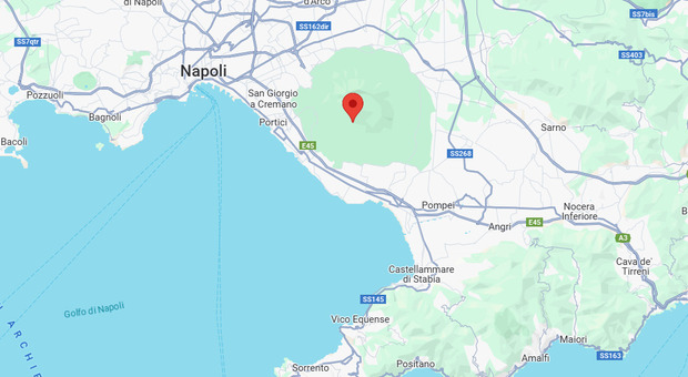 https://statics.cedscdn.it/photos/MED/83/77/8468377_09204012_terremoto_napoli_vesuvio.jpg