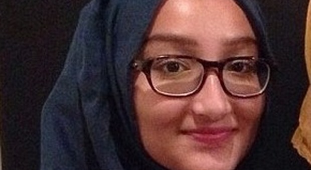 Londra, uccisa in un raid la studentessa 17enne unitasi all'Isis: «Voleva tornare a casa»
