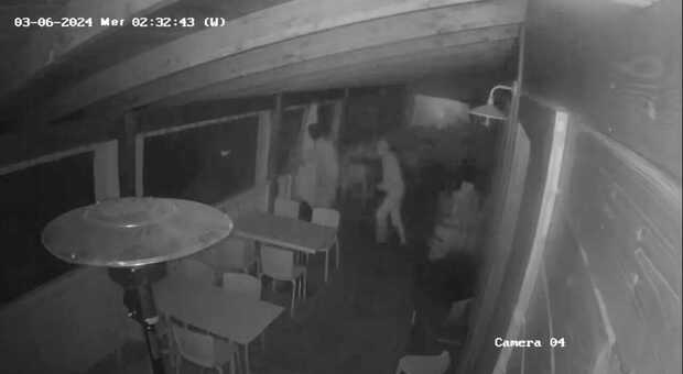 Terni, nebbia sparata in faccia ai ladri e il colpo al ristorante di Maratta fallisce