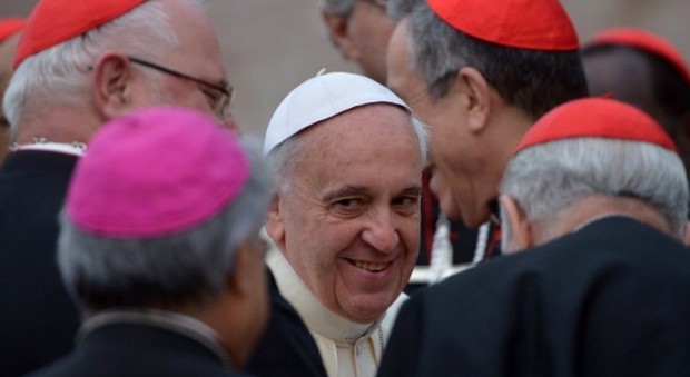Svolta autoritaria del Papa, motu proprio per prolungare i capi dicastero con più di 75 anni