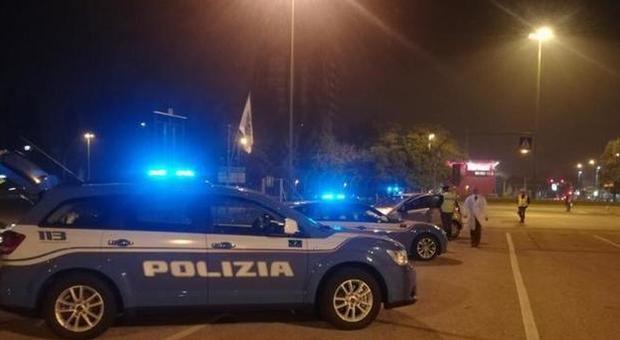 Da un campo rom di Napoli arrivavano a Roma a bordo di auto della Polizia. Arrestata banda di ladri