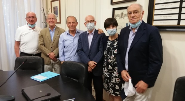 Da sinistra Franco Vecchi, Norberto Venturi, Francesco Schittulli, Alfredo Cecconi, Rita Salvatori, Flavio Fosso