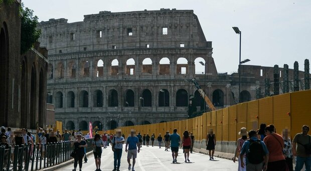 Il Colosseo e il caos biglietti: «Stretta sulle vendite web». Il caso dei colossi online che acquistano ticket e li rivendono