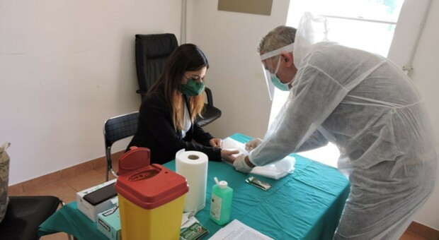 Covid, focolaio in una struttura sanitaria: 47 positivi a Villa Silvana ad Aprilia. Molti erano già vaccinati