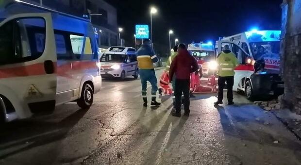 Pescara, si schianta ambulanza con quattro persone a bordo: infermiere gravissimo