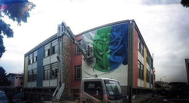 Il writer italiano Peeta ha decorato una parete del liceo artistico di Vicenza