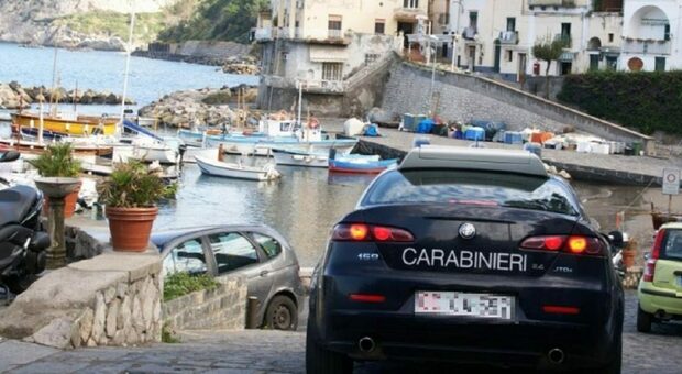 Ischia, controlli dei carabinieri: denunciato un uomo positivo al covid