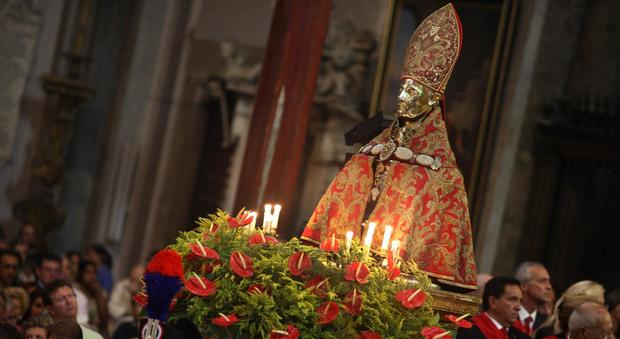«San Gennaro, entra la Curia»: bufera a Napoli sul decreto di Alfano