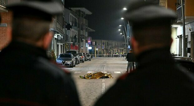 Cuneo, rapina in gioielleria finita nel sangue: il titolare spara e uccide due banditi