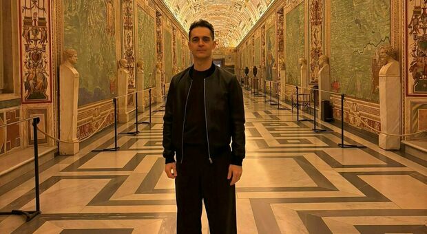 La Casa di Carta, Berlino ai Musei Vaticani. Pedro Alonso visita a sorpresa la Cappella Sistina: «Me la ruberei»
