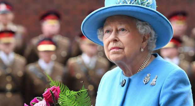 Regina Elisabetta, il gesto choc verso i sudditi: «Ha nascosto la sua ricchezza. Ecco a quanto ammonta il suo patrimonio...»