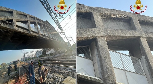 Cadono calcinacci dal ponte sulla ferrovia: intervento urgente dei vigili del fuoco
