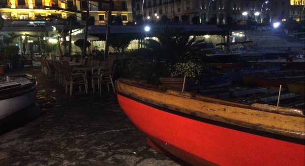 Napoli, controlli ambientali della Polizia Municpale: sanzionate trenta attività commerciali al borgo marinari