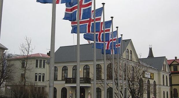 Islanda: è legge la parità di salario obbligatoria tra uomo e donna