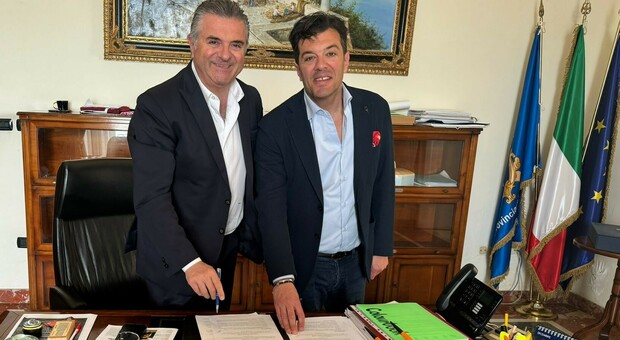 La firma del protocollo d'intesa tra Alfieri e De Simone