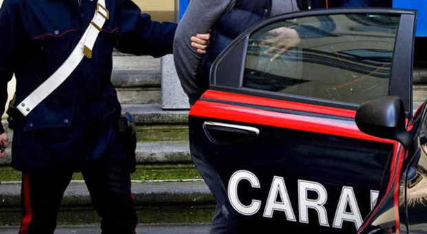 Brutale pestaggio a una polacca nel bar: tre arresti nel Casertano