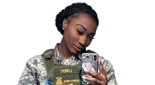 Rossetto e capelli sciolti, la svolta del Pentagono per le soldatesse: «Stop restrizioni»