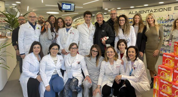 Lo staff della Farmacia Sebastiani di Villa Raspa di Spoltore (Pescara) Foto dal sito Adnkronos.com