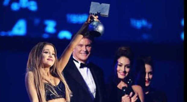 EMA, Ariana Grande e gli One Direction "assenti" fanno il pienone di premi