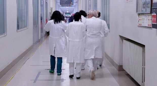 L'allarme dei medici: «Sanità dimenticata dai politici al voto»