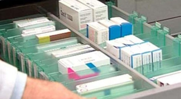 Quartiere Trieste, blitz in farmacia storica: gel disinfettante aumentato al 500%