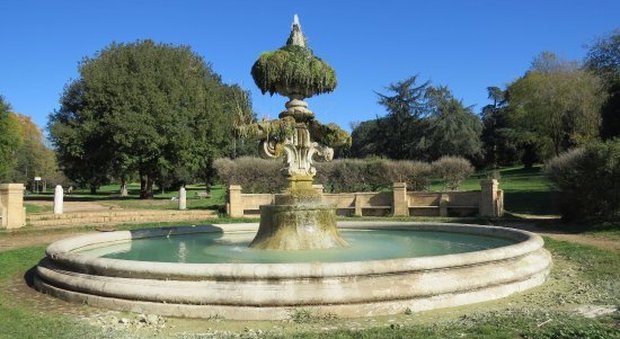 L'Associazione Villa Pamphilj denuncia il degrado della Fontana del Gigliovergognoso della Fontana del Giglio