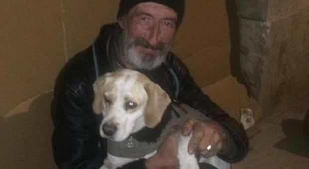 Clochard lavoro a Mantova grazie a un appello su Facebook: «Con me anche il mio cane» Clochard lavoro a Mantova grazie a un appello su Facebook: «Con me anche il mio cane»