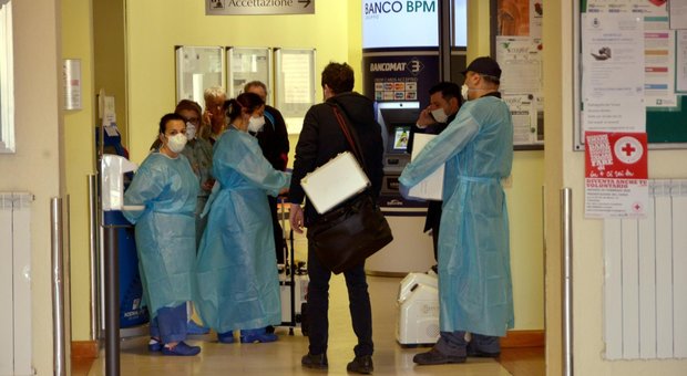 Coronavirus, primo caso a Torino. È un italiano che lavora in Lombardia: è collega di due ricoverati. Test per 15