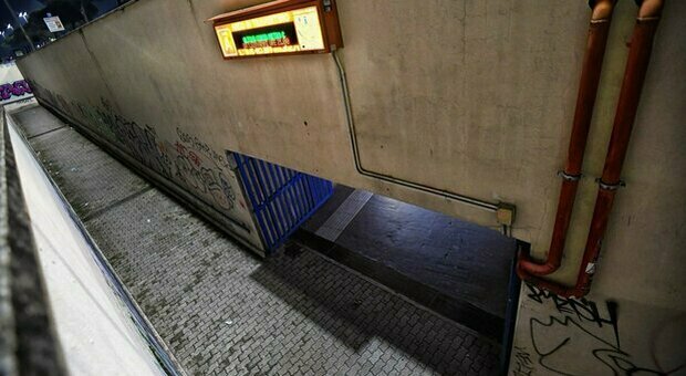 Roma, ragazza investita dal treno della metro a Arco di Travertino: è gravissima
