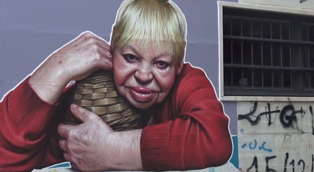 «Tarantina Taran», ai Quartieri un murale per l'ultimo femminiello