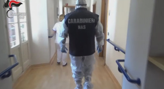 Alto Adige, infermiera no vax trovata al lavoro in Rsa: era stata sospesa
