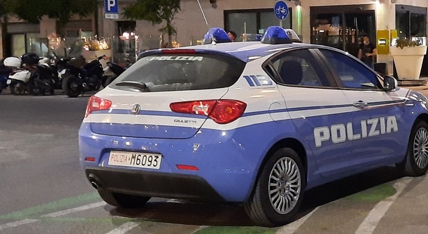 Pesaro, il bullo della baby gang spacciava ai ragazzini: 17enne arrestato con un kg di hashish