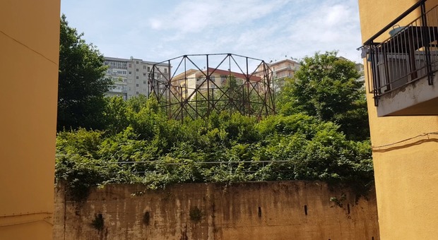 Napoli, il parco fantasma nel cuore Vomero: «Uno scandalo senza precedenti»