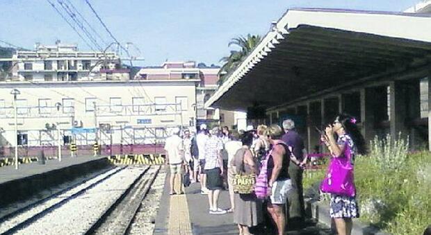 Sorrento, treno speciale per i turisti prigionieri della vertenza Circum