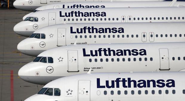 Sciopero Lufthansa, cancellato un volo su due: disagi per 90mila passeggeri