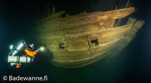 Tuffo nella Storia: esploratori ritrovano in fondo al mare il relitto di una nave di 400 anni fa perfettamente conservato