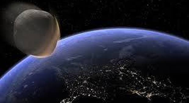 Asteroide ha “sfiorato” la Terra: è grande come un bus