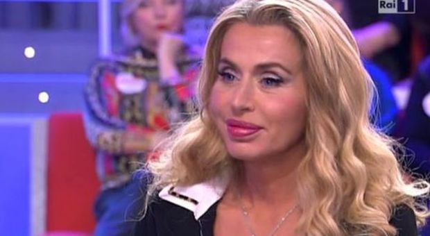 Valeria Marini piange a Domenica In: «Jovanotti? Un flirt quando non eravamo famosi»
