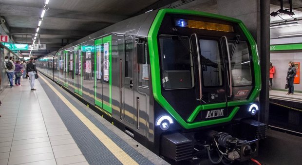 Un treno Leonardo sulla Metro Verde