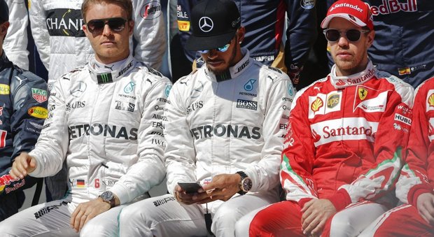 Hamilton non si fida: "Va forte E' una Ferrari molto minacciosa"